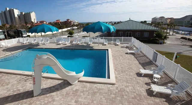Camp Gulf Campground, Rezerwuj Pole kempingowe Hotele w Emerald Coast z parkingiem, Parking