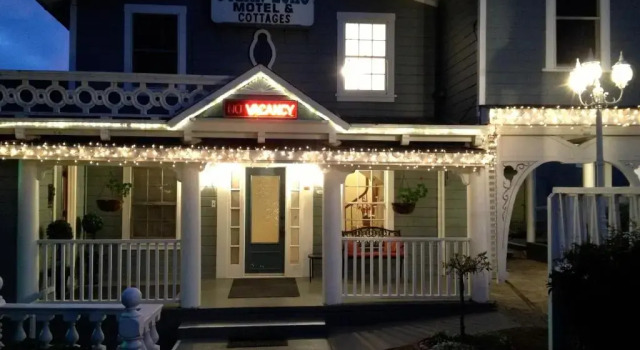 Ocean Echo Inn & Beach Cottages, Забронировать Отель Санта-Круз Santa Cruz and Vicinity, рядом с Пляж Санта-Марияс