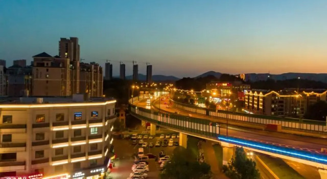 Shell Hotel Hongyang Square Taishan Community Metro Station, Prenota Hotel Nanchino Jiangsu
