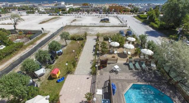 Семейный номер Standard с видом на море Hotel Bisanzio