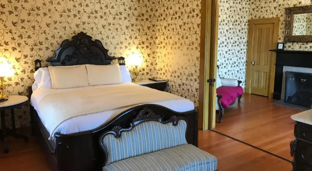 Cosmopolitan Hotel & Restaurant