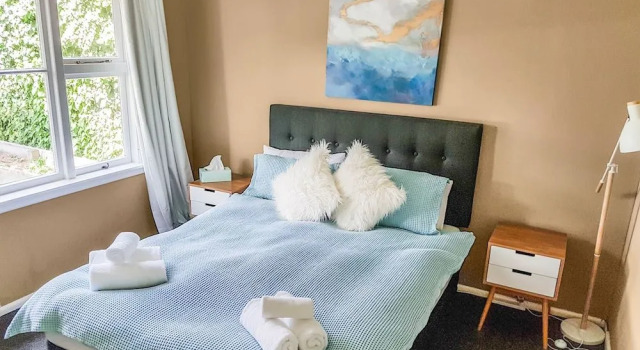 Outdoor Living in Christchurch, Забронировать Дом для отпуска Отели South Island с парковкой, Парковка