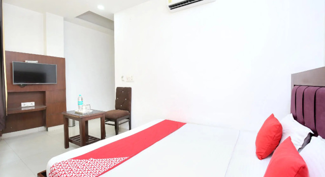 Люкс Standard Capital O 16763 Hotel Quality Inn