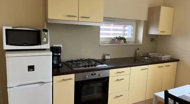 Студия с балконом Suri Bau Apartman