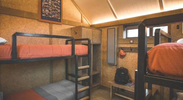 Кровать в общем номере Headwaters Glenorchy Eco Lodge