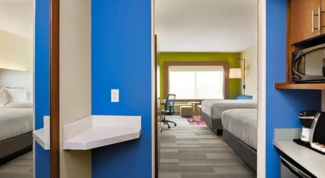 Четырёхместный люкс Holiday Inn Express & Suites Prosser - Yakima Valley Wine by IHG