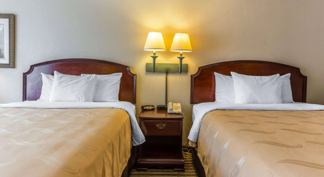 Четырёхместный номер Standard Quality Inn & Suites Georgetown