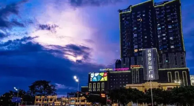 Spring River View Design Guesthouse (Chaoyang Square Subway Station Sanjie Liangxiang), Rezerwuj Boutique Hotel Hotele w Nanning z parkingiem, Parking