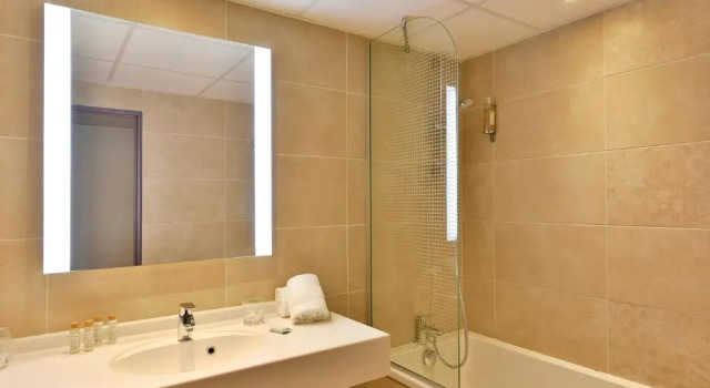 Семейный номер Standard Hôtel Arles Plaza