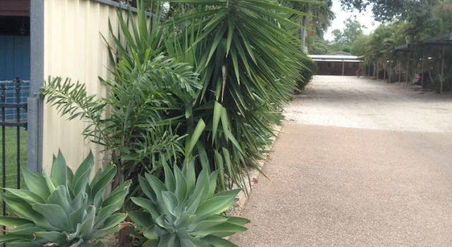 Overflow Motor Inn, Rezerwuj Hotel Emerald Queensland, w pobliżu Ogród botaniczny Emerald