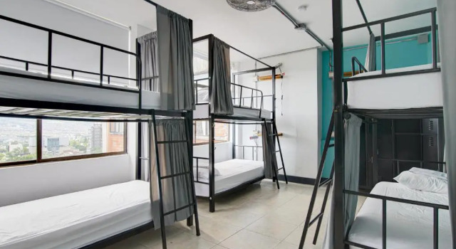 Кровать в общем номере Socialtel Provenza Medellin
