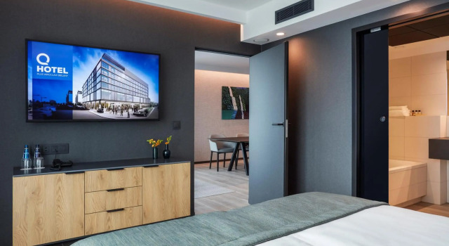 Q Hotel Plus Wrocław Bielany, Buchen Sie Hotel Kobierzyce Niederschlesien