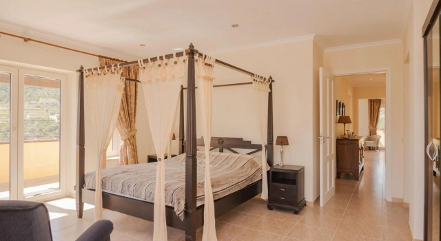 Serene Holiday Home in Callosa d' Ensarria with Private Pool, Забронировать Отель  