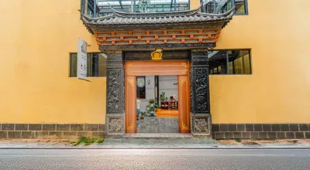 Zongbo | Jingfan Mani · Oxygen-Rich Snowland Residence (Shangri-La Dukezong Ancient City)