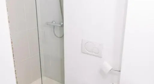 Кровать в общем номере Welcomotel Limoges