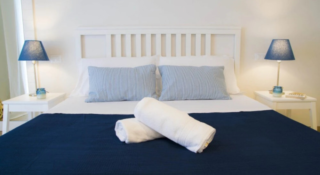 Номер Comfort Villa Almyra - 4 Double Bedrooms with Exclusive Garden & Parking Steps from the Beach