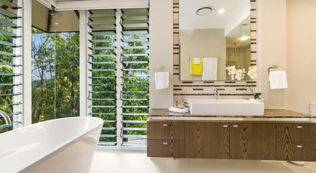 Luxurious Treetop Sanctuary, Book Hotel Cairns Cairns and Northern Beaches