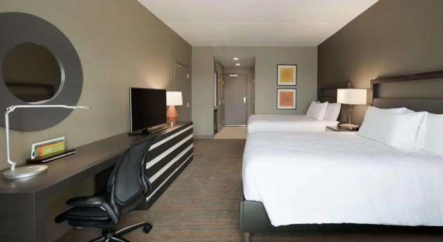 Четырёхместный номер Standard Hilton Garden Inn Rochester - University & Medical Center