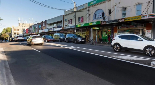 Two Bedroom Apt Close To Chatswood With Parking