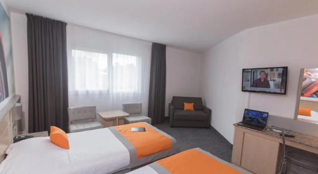 Трёхместный номер Standard Hôtel Le Paddock