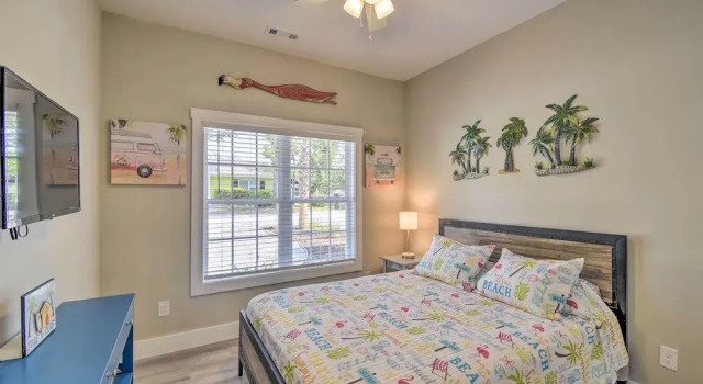 Ocean Isle Beach Home w/ Shared Lanai & Grill, Забронировать Отель Отели Ошен-Айл-Бич с парковкой, Парковка