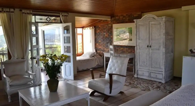 Люкс с балконом Miravalle Suites