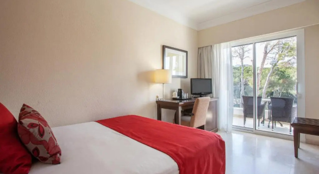 Одноместный номер Grupotel Aguait Resort & Spa