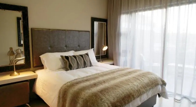 Номер Standard Heritage Square Apartments