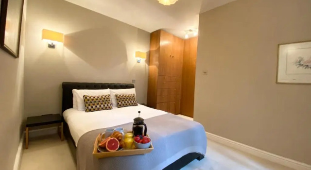 Апартаменты Superior Apartment Next to Victoria Station
