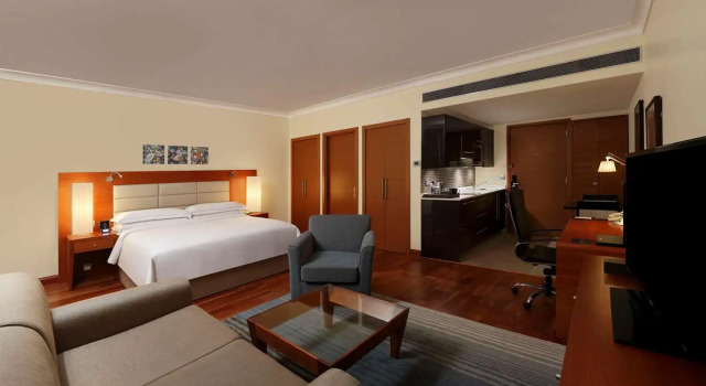 Двухместный номер Deluxe с видом на бассейн Hilton Bangalore Embassy GolfLinks