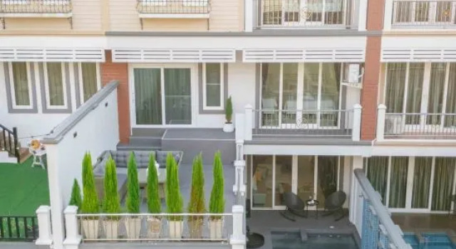 4 BR Pool Villa 700m to beach