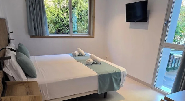 Hostal Rambla 24 by Holihome