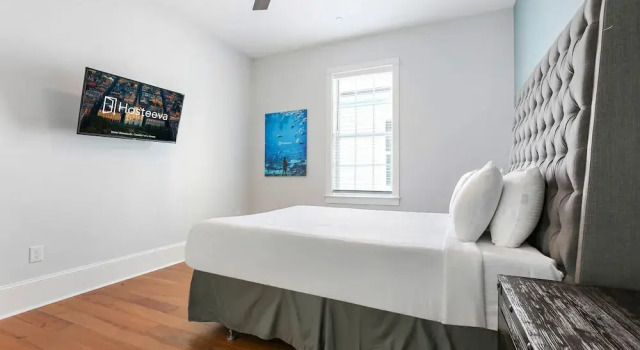 Номер Luxury Modern 4 BR Condo with Balcony & Pool - Near FQ