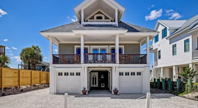 Oceanfront Home With Atlantic Ocean View and Beach Access by Redawning, Забронировать Отель Амилия Jacksonville Coast, рядом с Fort Clinch State Park