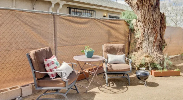 Tucson Studio w/ Private Backyard - Great Location, Varaa Huoneisto Tucson Arizona, lähellä Tucson VA