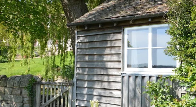 Whitewells Farm Cottages - 7 exceptionally well appointed pet friendly barn conversions set in 10 acres of gardens, fields and woodland suitable from 2 to 24 people with breathtaking views towards the Malvern Hills, Herefordshire and Worcestershire, Забронировать Фермерский дом Малверн Malvern Hills