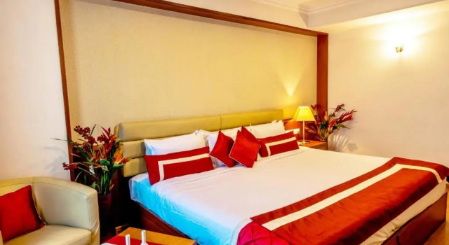 Люкс Deluxe Octave Suites Residency Rd