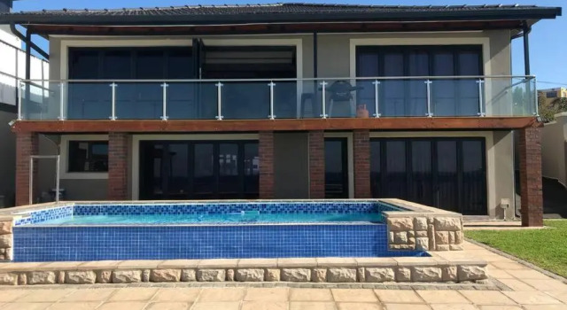 The Water View Suite, Забронировать Отель Блафф Дурбан, рядом с Торговый центр Bluff Hillside Mall
