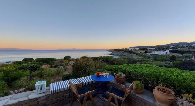 Вилла Sophia Villa Paros - Beachfront Villa at Lolantonis