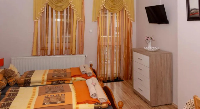 Hürkecz Apartmanház, Book Hotel Hoteller i Western Transdanubia med parkering, Parkering