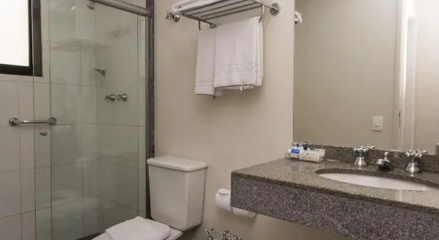 Четырёхместный номер Standard с балконом H4 Hotel Opera Jardins