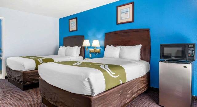 Четырёхместный номер Standard Quality Inn Sarasota North Near Lido Key Beach