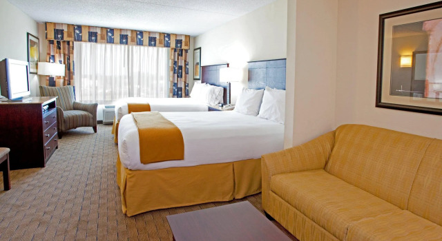 Четырёхместный люкс Holiday Inn Express & Suites Columbus at Northlake by IHG