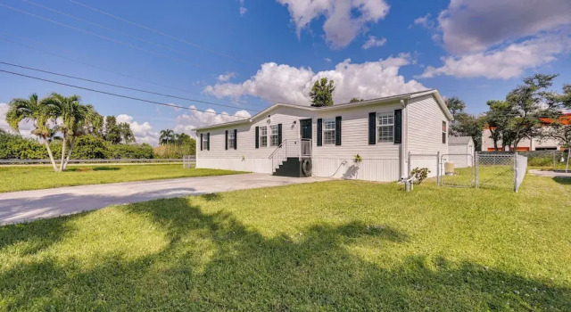 Коттедж Sunny Fort Myers Home w/ Screened-in Porch & Grill