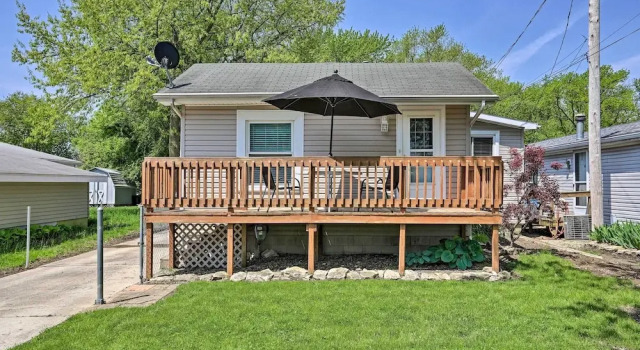 Home w/ Lake-view Deck by Camp Perry & Magee Marsh, Book Feriehus Sommerhuse i Port Clinton, Hytte