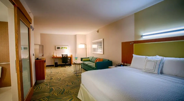 Трёхместный люкс SpringHill Suites by Marriott Canton