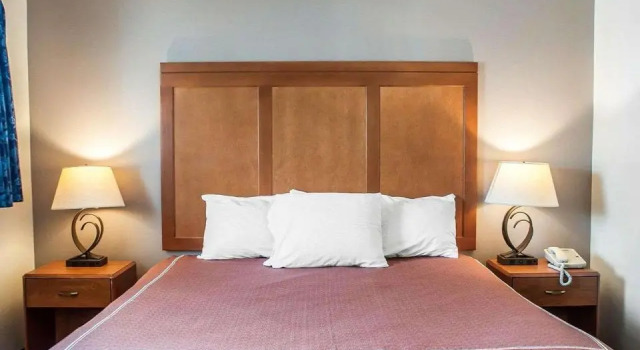 Люкс Rodeway Inn & Suites Niagara Falls