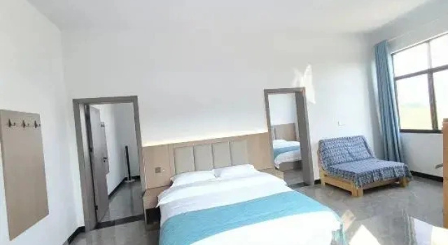 Люкс с 3 комнатами Lakeside Cloud Homestay