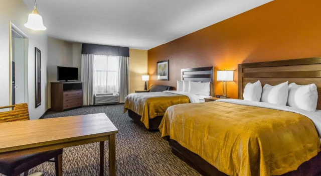 Четырёхместный номер Standard MainStay Suites Watford City - Event Center