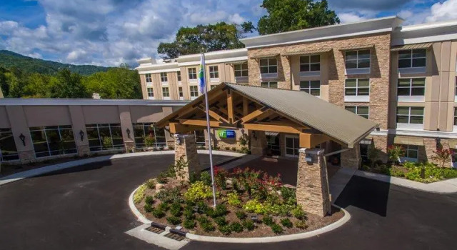 Четырёхместный номер Standard Holiday Inn Express Gatlinburg Downtown by IHG